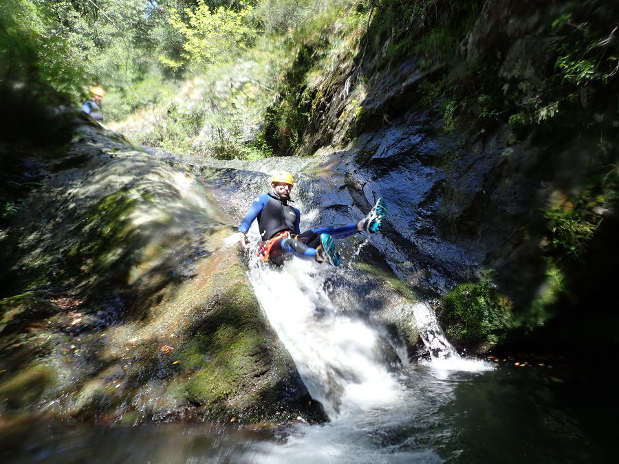 Canyoning Au Ruisseau D'Albès Près De Montpellier Dans Le Caroux En Occitanie