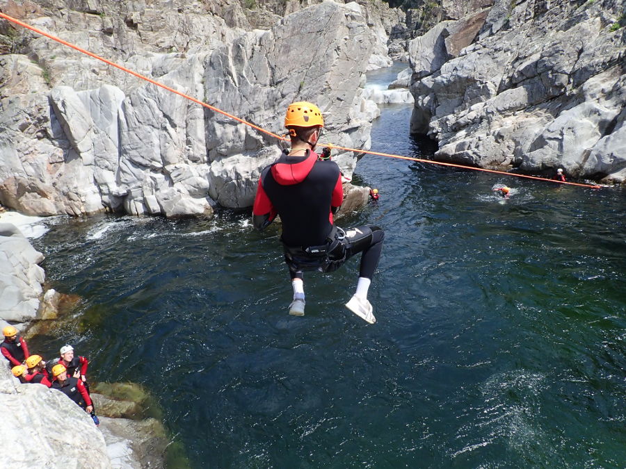 Tyrolienne En Canyoning Au Soucy Dans Le Gard, Près D'Anduze, Avec Entre2nature