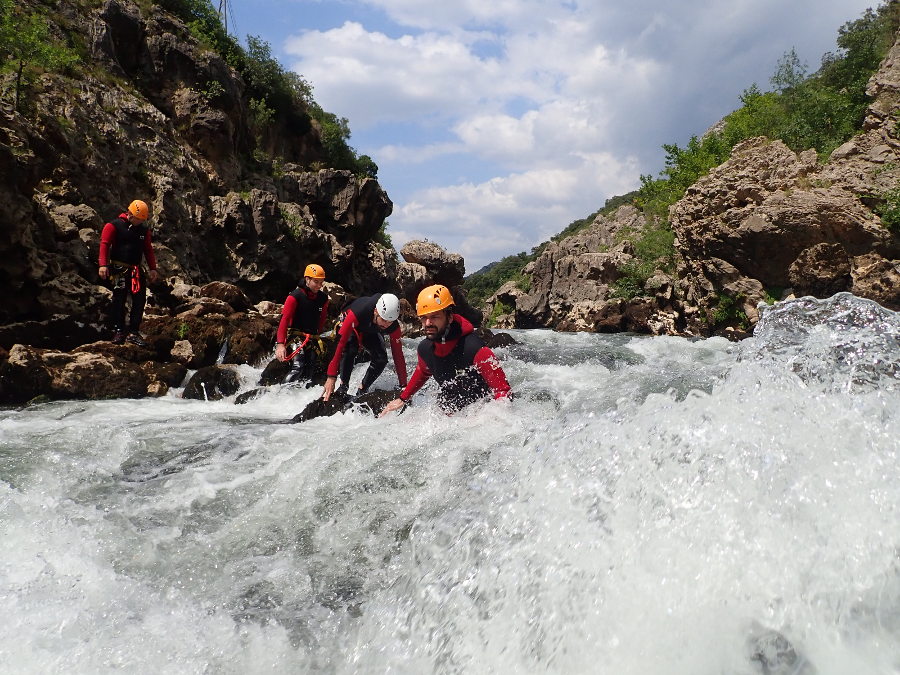 Canyoning Dans Les Gorges De L'Hérault, Près De Montpellier En Occitanie: Entre2nature.