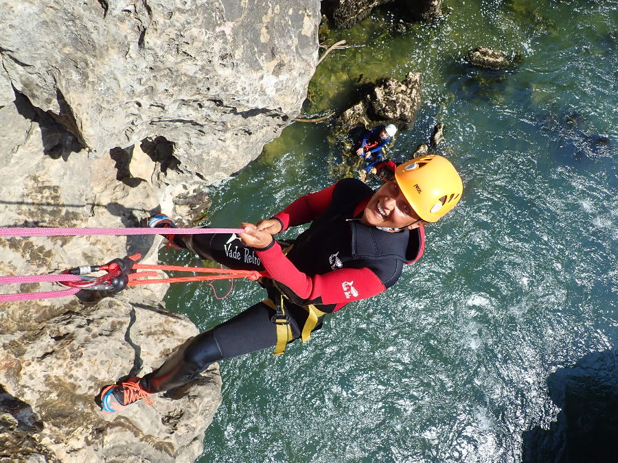 Canyoning Près De Montpellier Dans Les Gorges De L'Hérault. Descente En Rappel Avec Entre2nature.