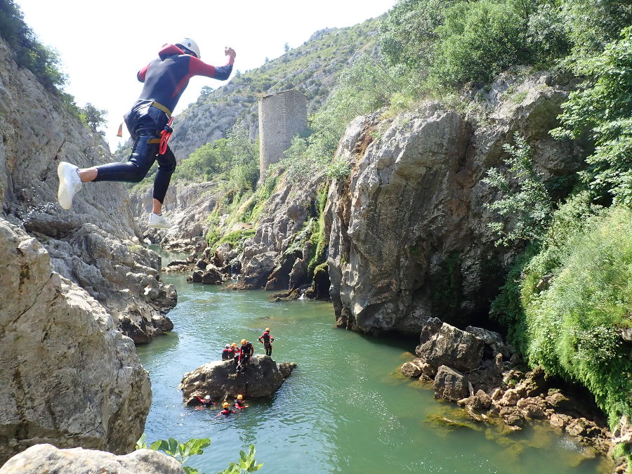 Canyoning Et Saut Près De Montpellier Et Saint-Guilhem Le Désert, Dans L'Hérault En Occitanie