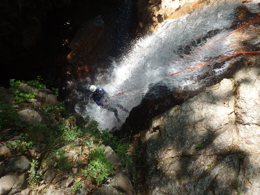 Canyoning à Montpellier Avec L'équipe D'entre2nature Dans L'Hérault Et Le Gard En Occitanie