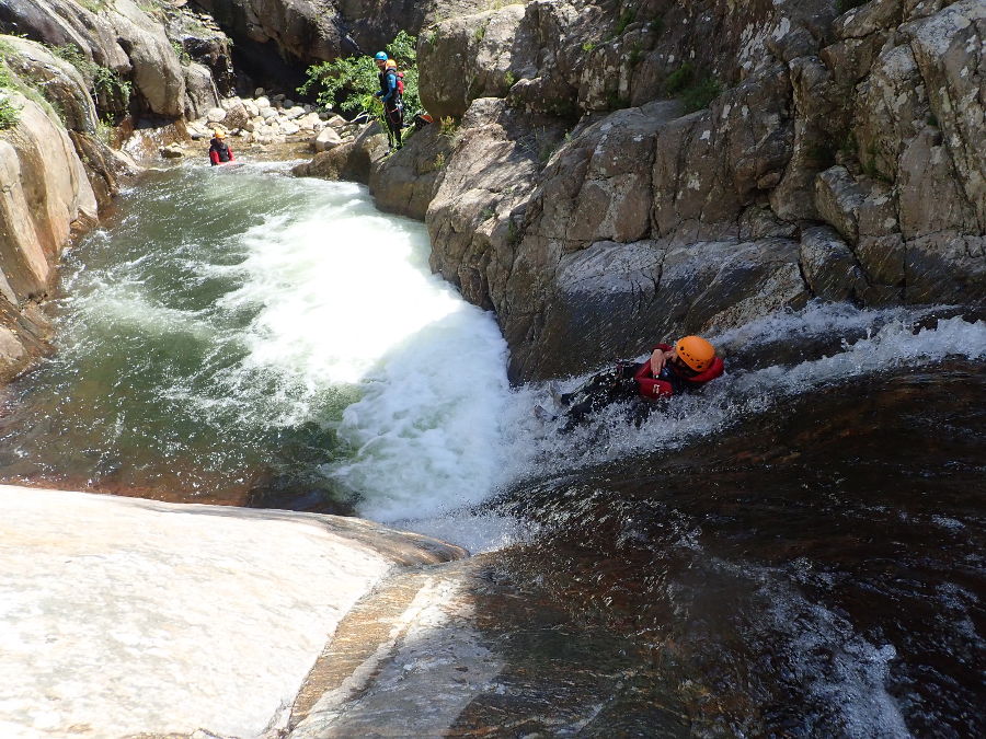 Canyoning Au Rec Grand, Près De Montpellier Dans L'Hérault Au Parc Naturel Du Haut Languedoc