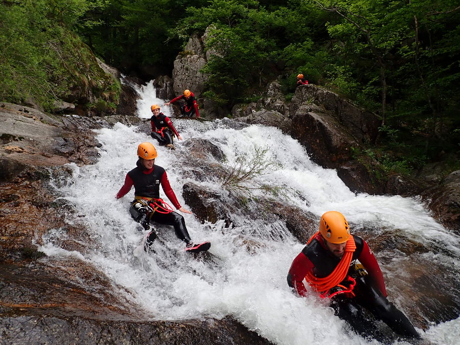 Canyoning Aux Cascades D'Orgon Avec L'équipe De Montpellier D'entre2nature Dans Les Cévennes