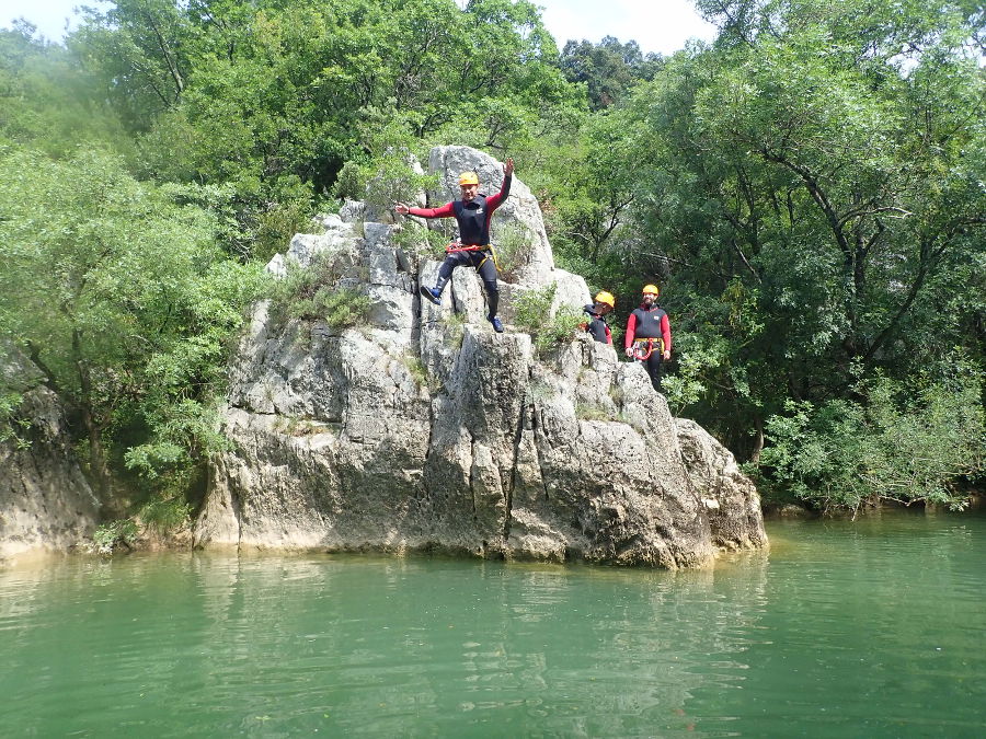 Canyoning Au Ravin Des Arcs, Près De Montpellier Dans L'Hérault Avec L'équipe D'entre2nature En Occitanie