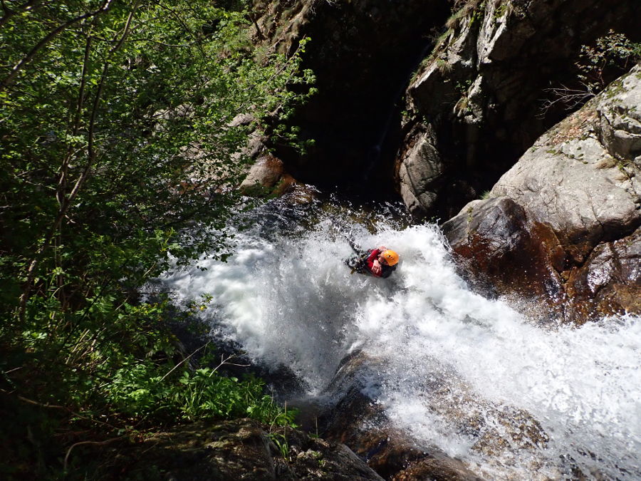 Toboggan En Canyoning Aux Cascades D'Orgon, Près De Montpellier Dans Le Gard En Cévennes