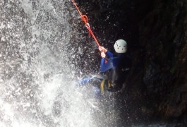 Canyoning Et Rappel Dans Les Cascades D'Orgon En Cévennes Dans Le Gard En Languedoc. Avec Les Moniteurs D'entre2nature