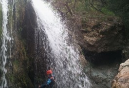 Cascade Arrosé En Canyoning, Dans Le Caroux Et L'Hérault, Près De Montpellier