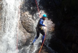 Canyoning Aux Cascades D'Orgon Près De Montpellier Dans Le Gard Et L' Hérault En Cévennes. Activités De Pleine Dans Le Languedoc-Roussillon.