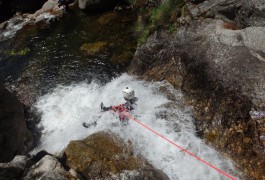 Rappel Et Canyoning Dans L'Orgon, Avec Les Moniteurs Des Cévennes, Basés Sur Montpellier Dans L'Hérault En Languedoc-Roussillon.