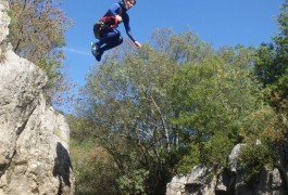 Canyoning Avec Les Moniteurs D'entre2nature, Au Ravin Des Arcs, Près De Montpellier Dans L'Hérault Et Le Gard.