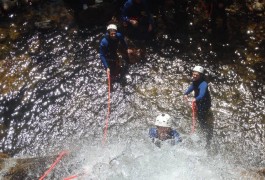 Canyoning En Cévennes Dans L'Orgon Avec Les Moniteurs Professionnels D'activité De Pleine Nature Dans Le Gard Et L'Hérault, Basé Sur Montpellier.