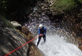 Canyoning Dans L'Orgon Et L'un Des Rappels, Dans Les Cévennes Et Le Gard, Près De Montpellier Dans L'Hérault En Languedoc-Roussillon.