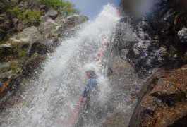 Canyoning Dans Le Gard Et L'Hérault, Avec Rappel Sous Cascade Arrosé, Dans L'Orgon En Cévennes Près Du Mont Aigoual