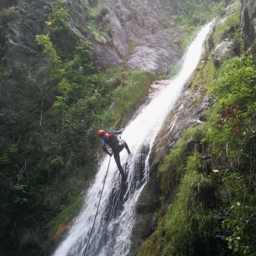 Rappel Dans Le Ruisseau D'Albès, Avec Les Moniteurs De L'Hérault Et Du Gard, Près De Montpellier.