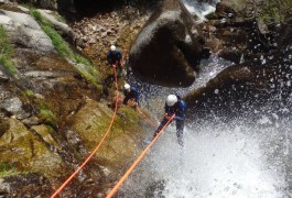 Rappel, Canyoning Et Sports Natures En Cévennes, Dans Le Gard Et L'Hérault Avec Les Moniteurs De Montpellier En Languedoc, Pour Toute La Famille Et Entre Amis