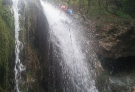 Rapel Dans Le Canyon Du Ruisseau D'Albès, Dans Le Caroux, Près De Montpellier, Dans L'Hérault