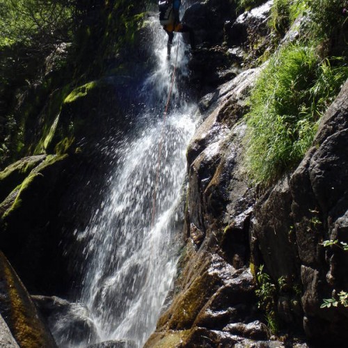 Moniteur Canyon Dans L'Hérault Et Le Gard, Près De Montpellier, Pour Des Sports De Peine Nature à Sensations: Rappel, Toboggan, Sauts...