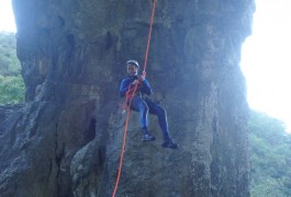 Rappel Sous L'arche Du Canyon Du Ravin Des Arcs.