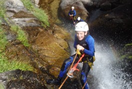 Rappel Et Canyoning Aux Cascades D'Orgon, Avec Les Guides Canyons De Montpellier, Basé Dans L'Hérault En Languedoc. Activités De Pleine Nature Entre Les Cévennes Et Le Caroux.