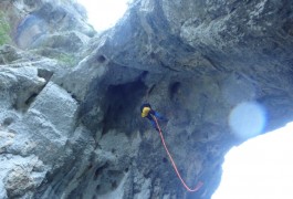 Rappel Au Canyon Du Ravin Des Arcs, Dans L'Hérault, Près De Montpellier En Languedoc-Roussillon.