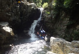 Canyoning Des Cascades D'Orgon, Dans Le Gard, En Cévennes Près Du Mont Aigoual. Activités De Pleine Nature Avec Les Moniteurs De Montpellier, Dans L'Hérault En Languedoc