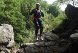 Saut Et Canyoning Dans L'Orgon Avec Des Moniteurs Professionnels De Sports De Pleine Nature Dans Le Gard Et L'Hérault, Entre Les Cévennes Et Le Caroux. Basé Sur Montpellier En Languedoc-Roussillon.