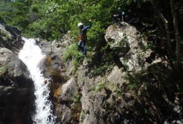 Canyoning Et Saut Dans Les Cascades D'Orgon En Cévennes, Dans Le Gard. Tout Près De Montpellier Dans L'Hérault, Avec Entre2nature.