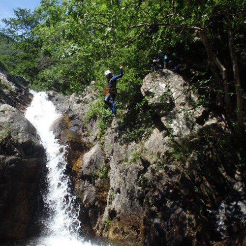 Canyoning Et Saut Dans Les Cascades D'Orgon En Cévennes, Dans Le Gard. Tout Près De Montpellier Dans L'Hérault, Avec Entre2nature.