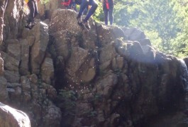 Canyoning En Cévennes Dans Les Cascades D'Orgon En Cévennes Près Du Mont Aigoual Dans Le Gard En Languedoc. Avec Les Moniteurs De L'Hérault Basé Sur Montpellier.