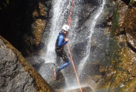 Sport Nature Et Canyoning Dans L'Orgon, Avec Les Moniteurs Du Gard En Languedoc. En Famille Ou Entre Amis....