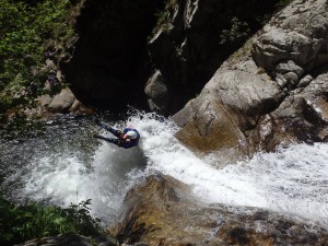 Canyoning et toboggan éjectable dans l'Orgon, près de Montpellier, dans les Cévennes au mont Aigoual. Avec les moniteurs de l'Hérault en Languedoc-Roussillon.