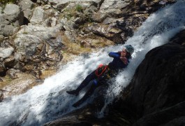 Canyoning Dans Les Cascades D'Orgon Et Toboggan Dans Le Gard Et Les Cévennes Pour Des Activités De Pleine Nature Dans Le Languedoc-Roussillon.