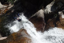 Toboggan Et Canyoning Dans Les Cascades D'Orgon En Cévennes, Dans Le Gard En Languedoc. Sports De Pleine Nature Près De Montpellier Avec Entre2nature