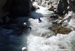 Canyoning Dans La Rivière Du Gardon En Cévennes, Près De Montpellier. Activités De Pleine Nature Dans L'Hérault Et Le Gard En Languedoc-Roussillon.