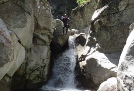 Saut En Canyoning, Pour Un Sport De Pleine Nature à Sensations Dans Les Cévennes Au Mont Aigoual, Avec Des Moniteurs Spécialistes Des Activités De Pleine Nature.