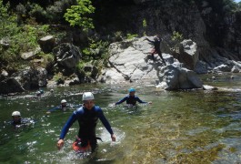 Randonnée Aquatique Dans Le Gardon, Pour Ce Canyon Du Soucy, Près D'Anduze, Aux Frontières De L'Hérault, Avec Nos Moniteurs De Montpellier.