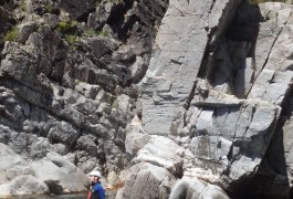 Saut Dans La Randonnée Aquatique Du Soucy, Pour Une Initiation Pour Toute La Famille Ou Entre Amis, Dans Les Cévennes Et Le Gard, Près D'Anduze. Les Moniteurs De L'Hérault à Montpellier.