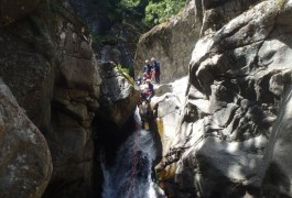 Activités De Pleine Nature En Canyoning Dans Le Tapoul, En Plein Coeur Des Cévennes Au Mont Aigoual En Languedoc-Roussillon