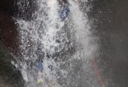 Moniteur Canyoning Près De Millau Dans L'Aveyron, Pour Des Cascades Arrosées En Plein Coeur Des Cévennes Au Mont Aigoual En Languedoc-Roussillon