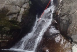 Canyoning Et Toboggan Dans Le Tapoul , Près Du Mont Aigoual, Avec Des Moniteurs Spécialistes De Sports De Pleine Nature.