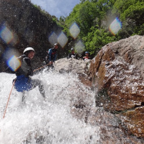 Rappel En Canyoning Dans Les Cévennes Au Tapoul Près Du Mont Aigoual. Sports De Pleine Nature Dans Tous Le Languedoc-Roussillon.