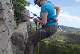 Initiation Au Rappel En Escalade, Avec Les Moniteurs De Montpellier, Dans L'Hérault