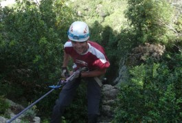 Rappel Vertigineux Et Escalade Pour La Randonnée Du Pic St-Loup, Près De Montpellier Dans L'Hérault. Entre2nature: Moniteurs Spécialistes Des Sports De Pleine Nature En Languedoc-Roussillon.