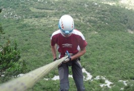 Descente En Rappel De 60 Mètres Au Pic St-Loup