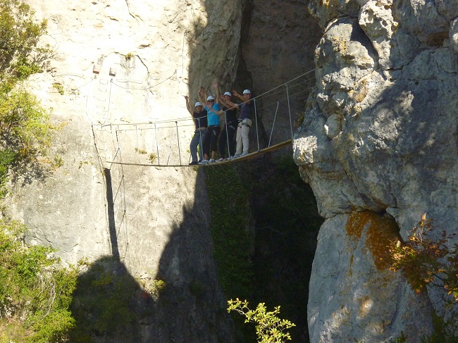 Via-ferrata Du Liaucous Et Enterrement De Vie De Célibataire Près De Montpellier Avec L'équipe De Professionnels D'entre2nature, Spécialiste Des Activités De Pleine Nature Dans L'Hérault Et Le Gard.