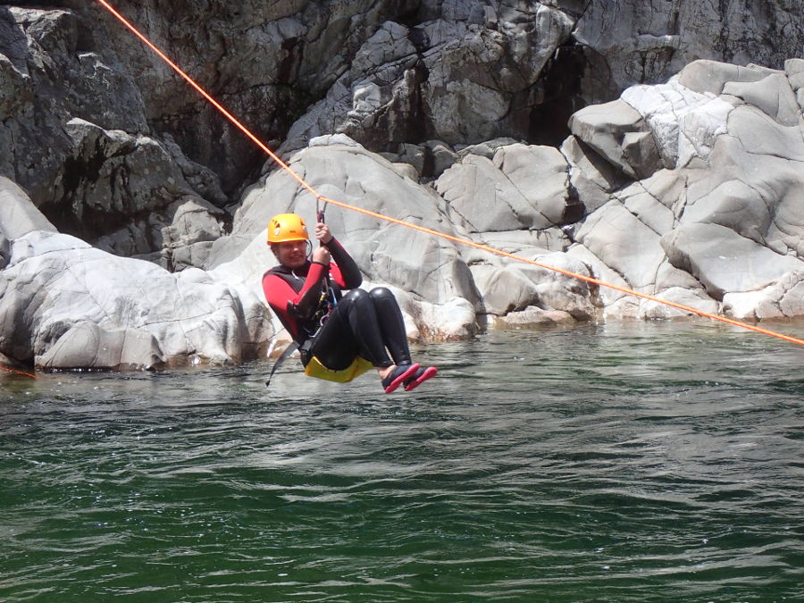 Enterrement De Vie De Jeune Fille En Canyoning Dans Le Gard, Près D'Anduze