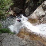 Enterrement De Vie De Garçon Dans Le Canyon Des Cascades D'Orgon Dans Le Gard En Cévennes, Avec Les Guides Professionnels De Montpellier En Languedoc-Roussillon.