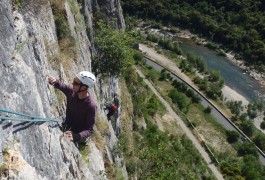 Escalade, Grandevoie, Falaise Au Thaurac, Entre Les Cévennes Et Montpellier, Au Coeur De L'Hérault En Languedoc-Roussillon.