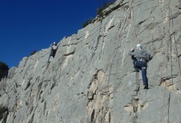 Escalade Près De Montpellier Entre Le Caroux Et Les Cévennes, Avec Les Moniteurs Du Languedoc, Pour Une Découverte De La Région.